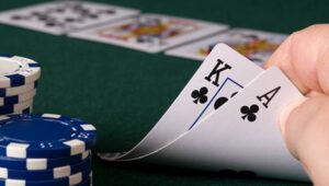 Cómo jugar al póker Texas Holdem – guía práctica en 2026