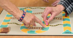 Nieuw onderzoek bordspellen kunnen dementie tegengaan – maar geldt dat voor alle soorten spellen