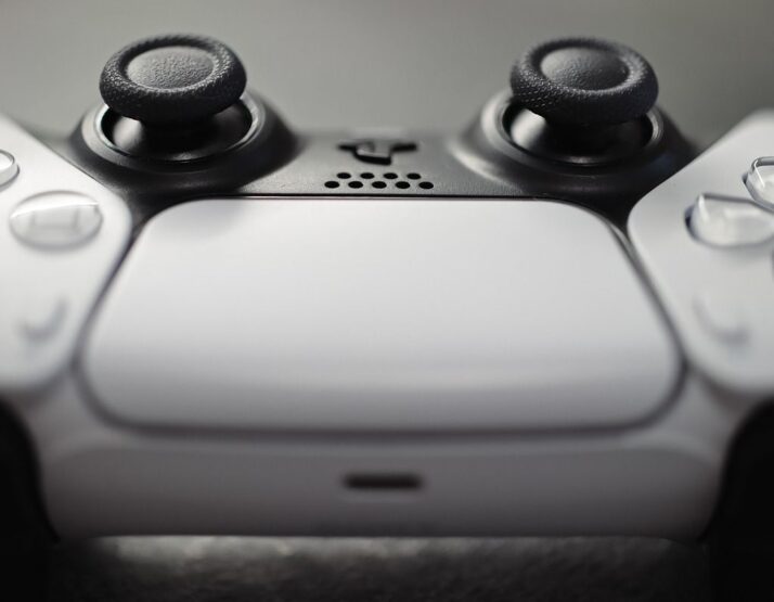 Enquanto jovens adultos abandonam os consoles tradicionais, o cloud gaming desponta como a alternativa dominante.