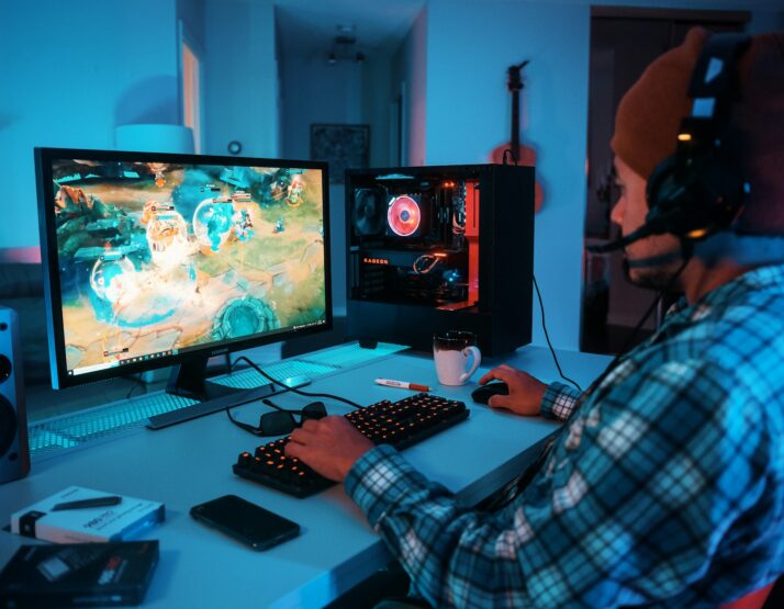 Intel, Sony e Nvidia apresentam novos hardwares para games com drivers, acessórios imersivos e DLSS 4.