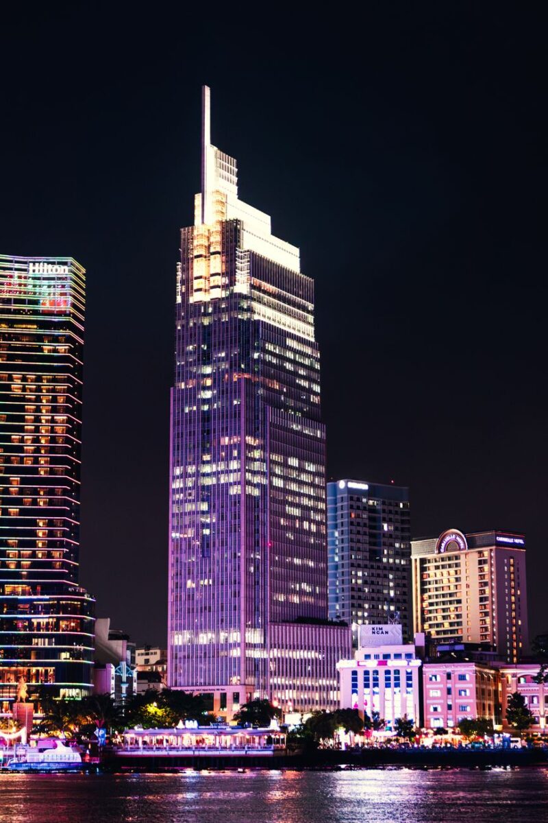Th&agrave;nh phố Hồ Ch&iacute; Minh về đ&ecirc;m b&ecirc;n s&ocirc;ng S&agrave;i G&ograve;n