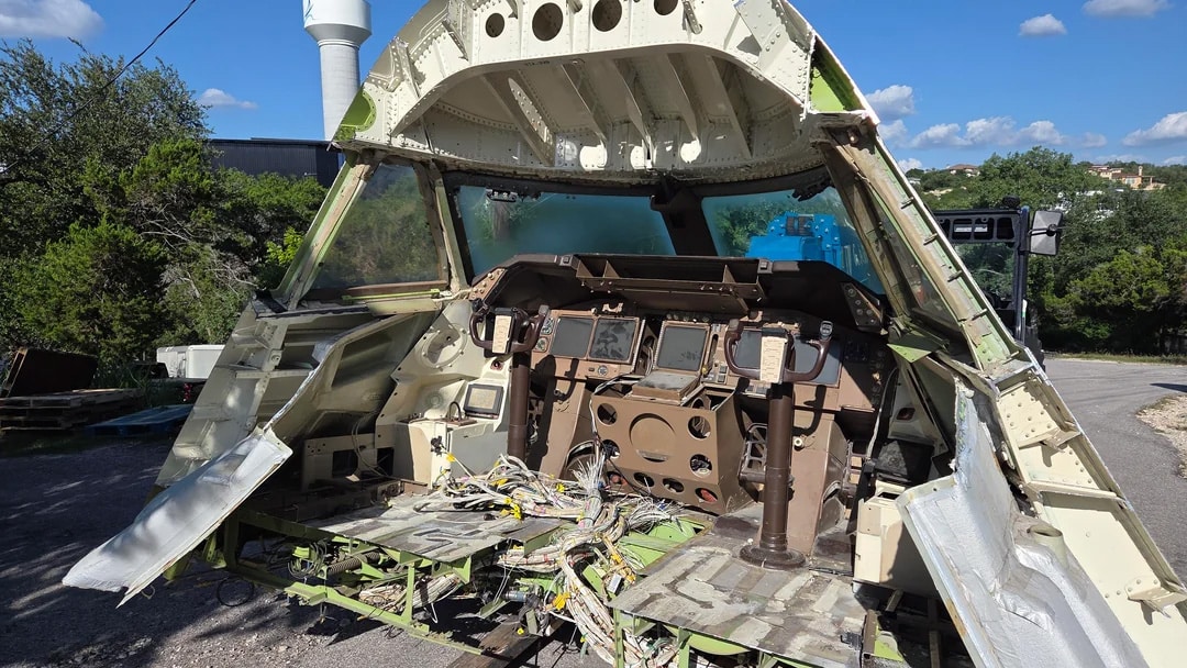 That’s not a flight simulator…. This is a flight simulator – Aussie buys a complete 747 flight deck to play his game inside