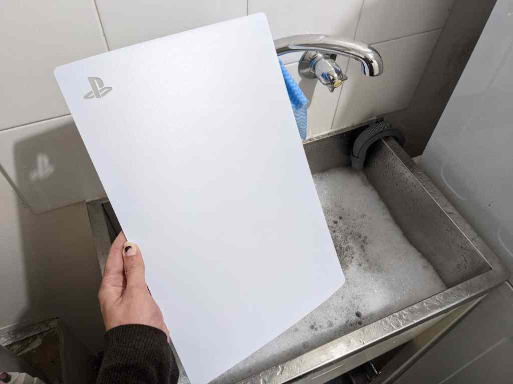 DIY custom PS5 Faceplate painting