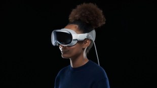 apple vision pro headset mixed reality