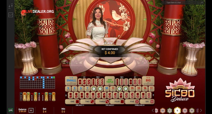 Overview of Playtech's free online Sic Bo variant which features random multipliers.